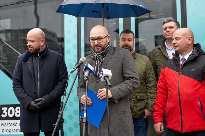 MPK prezentuje swój tramwaj poświęcony Torywolucji.