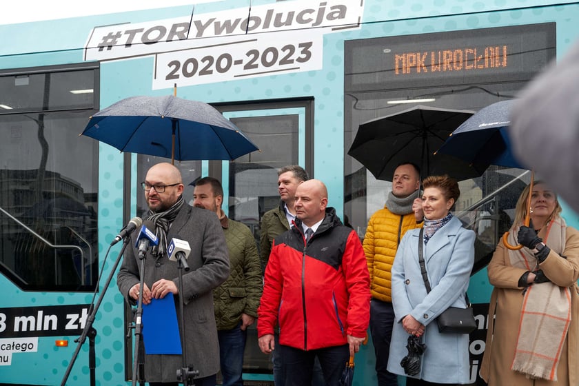 MPK prezentuje swój tramwaj poświęcony Torywolucji.