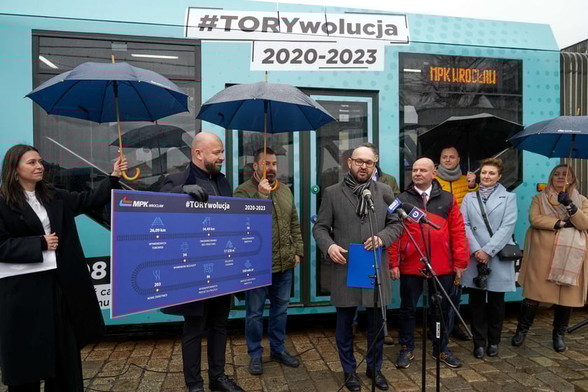 MPK prezentuje swój tramwaj poświęcony Torywolucji.