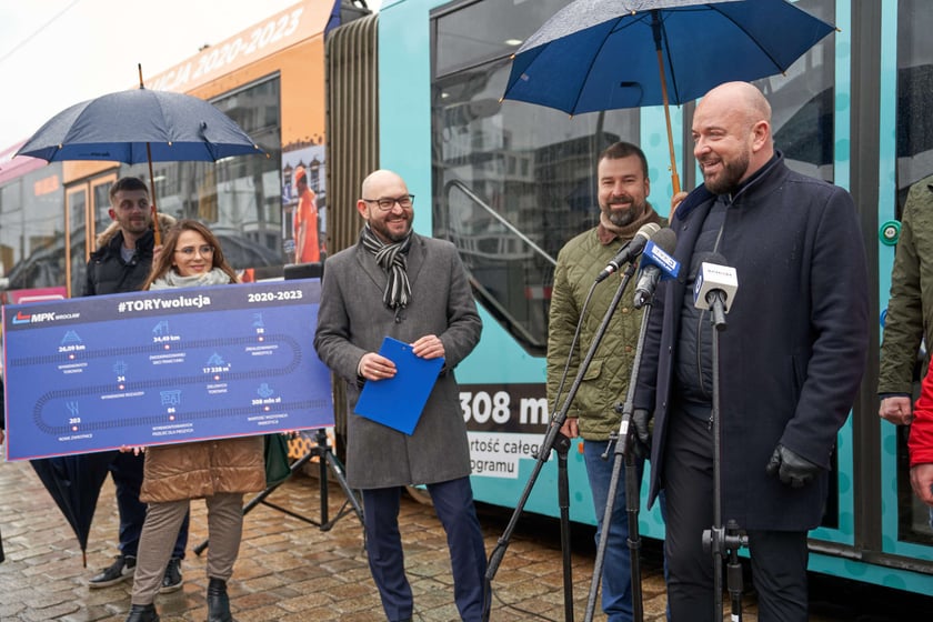 MPK prezentuje swój tramwaj poświęcony Torywolucji.