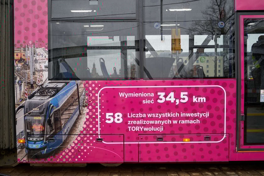 MPK prezentuje swój tramwaj poświęcony Torywolucji.