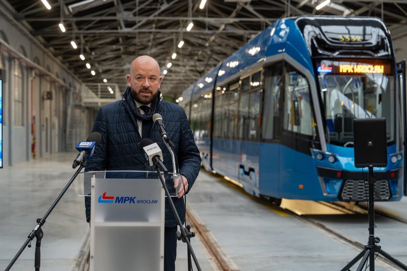 Konferencja prezydenta Jacka Sutryka, MPK oraz Biura Zr&oacute;wnoważonej Mobilności UMW w zajezdni Gaj.