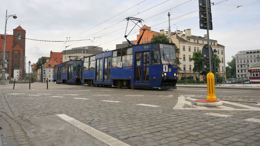 Miłośnicy komunikacji miejskiej liczą na to, że stopniowo wycofując Konstale, MPK jednak zachowa dla potomnych ten w&oacute;z z 1975 roku. Jako jedyny zachował oryginalny układ czterech par drzwi otwieranych do wewnątrz. Pozostałe Konstale zostały przerobione na trzydzrzwiowe.&nbsp;