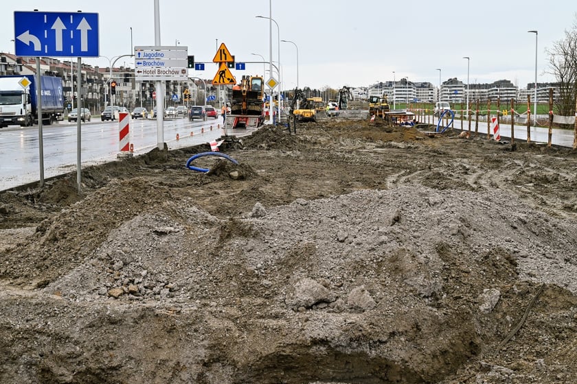 Praca na budowie trasy autobusowo-tramwajowej na Jagodno wre.