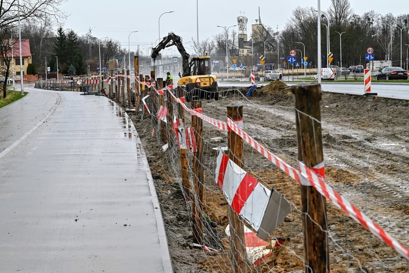 Praca na budowie trasy autobusowo-tramwajowej na Jagodno wre.