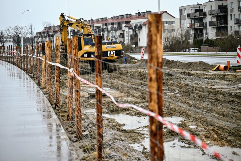 Prace wzdłuż ulicy Buforowej trwają na odcinku od ul. Lutosławskiego w kierunku centrum.&nbsp;