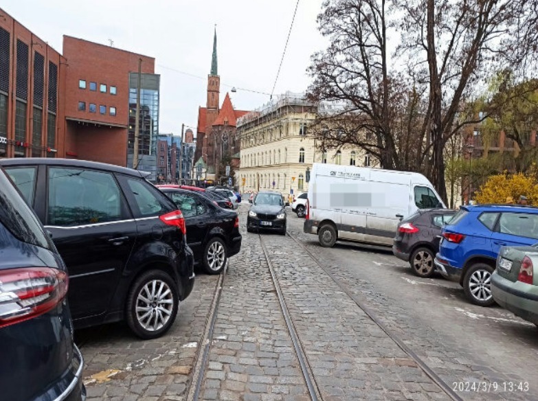 Nieprawidłowo zaparkowany pojazd