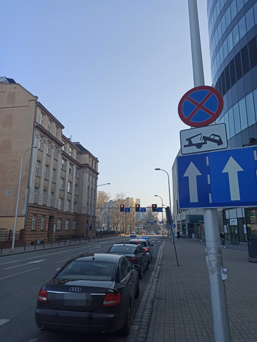 Nieprawidłowo zaparkowany pojazd