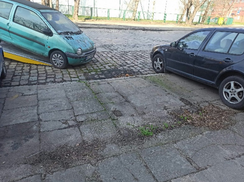 Odholowane pojazdy, kt&oacute;rych stan wskazywał na długotrwałe nieużytkowanie
&nbsp;
&nbsp;
