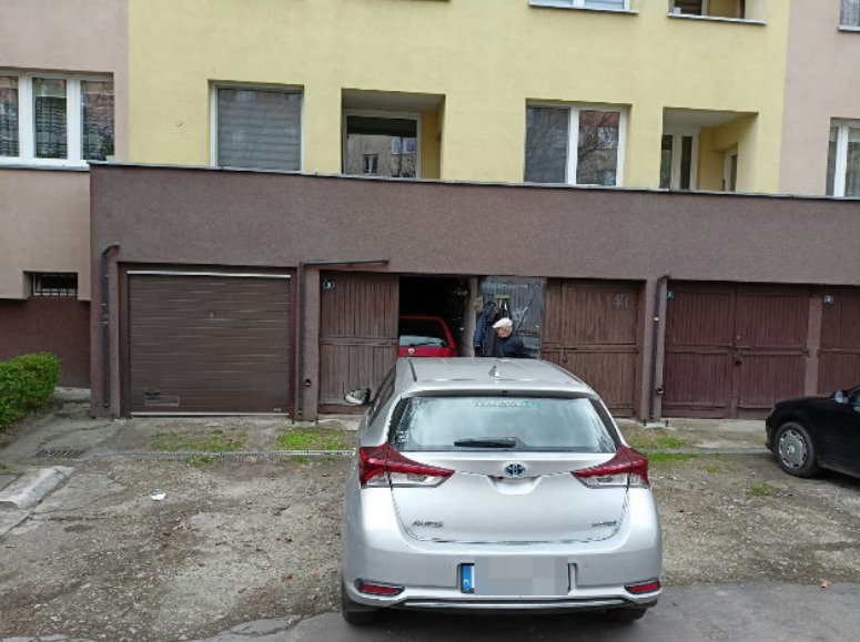 Nieprawidłowo zaparkowane samochody, ul. Gajowa - działania prewencyjno-kontrolne Straży Miejskiej Wrocławia