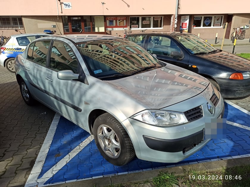 Nieprawidłowo zaparkowane samochody, ul. Gajowicka - działania prewencyjno-kontrolne Straży Miejskiej Wrocławia