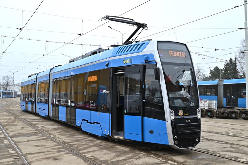 Nowa Pesa Twist 146N na zajezdni Borek.
