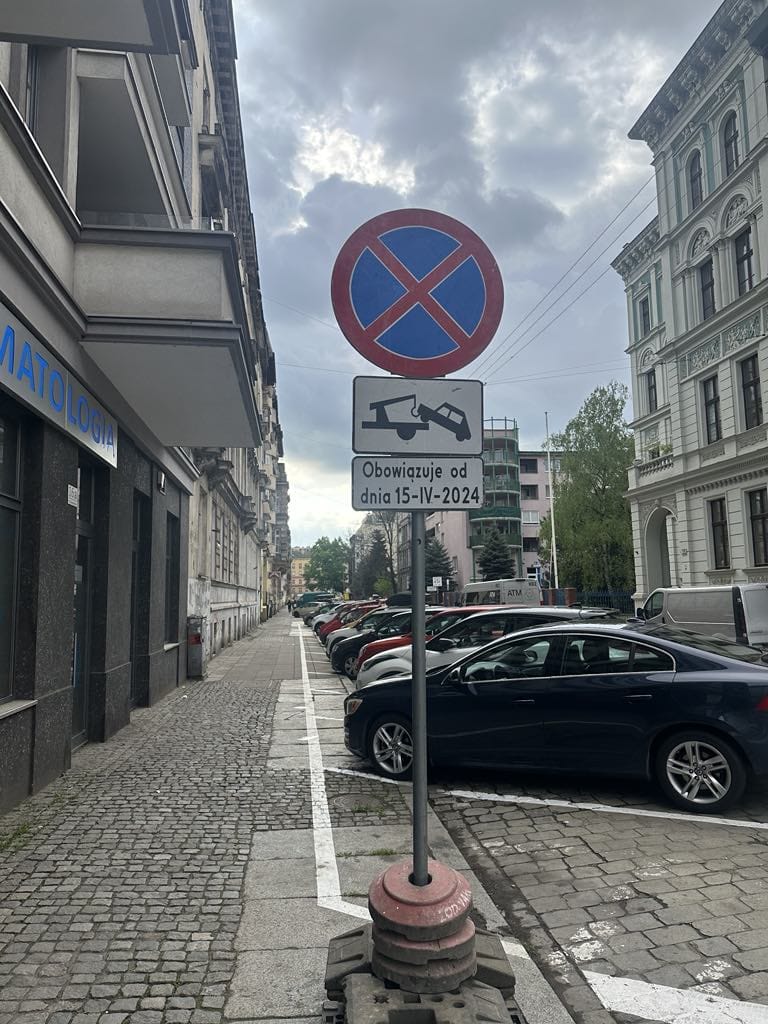 Przykłady niezgodnego z prawem parkowania