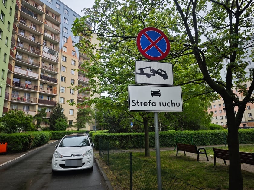 Przykłady niezgodnego z prawem parkowania
