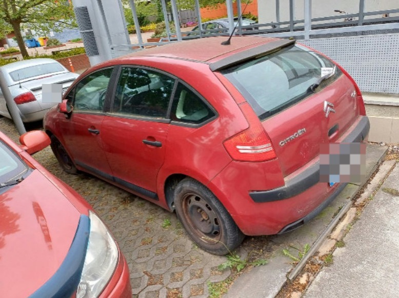 Przykłady niezgodnego z prawem parkowania