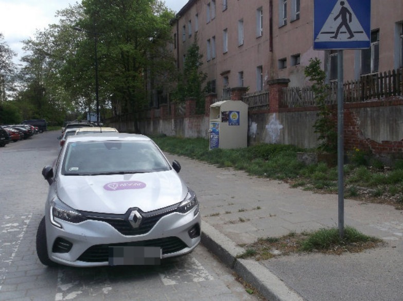 Przykłady niezgodnego z prawem parkowania