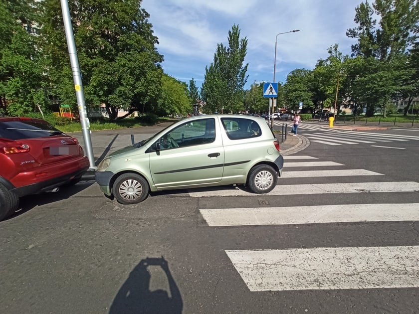 Niezgodnie z prawem zaparkowane samochody