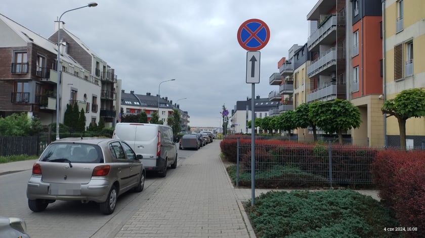 Przykłady niezgodnego z prawem parkowania. Zdjęcia wykonane podczas kontroli Straży Miejskiej Wrocławia między 3 a 9 czerwca