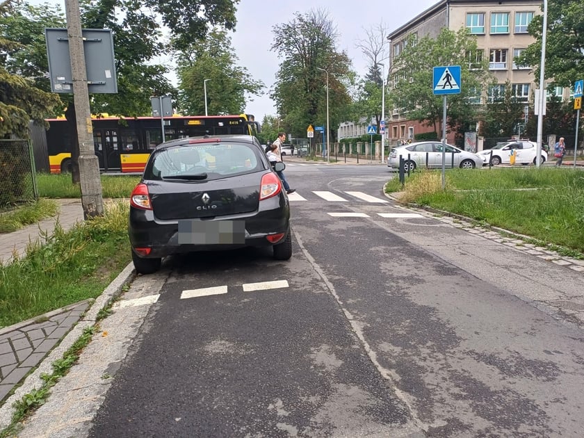 Przykłady niezgodnego z prawem parkowania. Zdjęcia wykonane podczas kontroli Straży Miejskiej Wrocławia między 3 a 9 czerwca