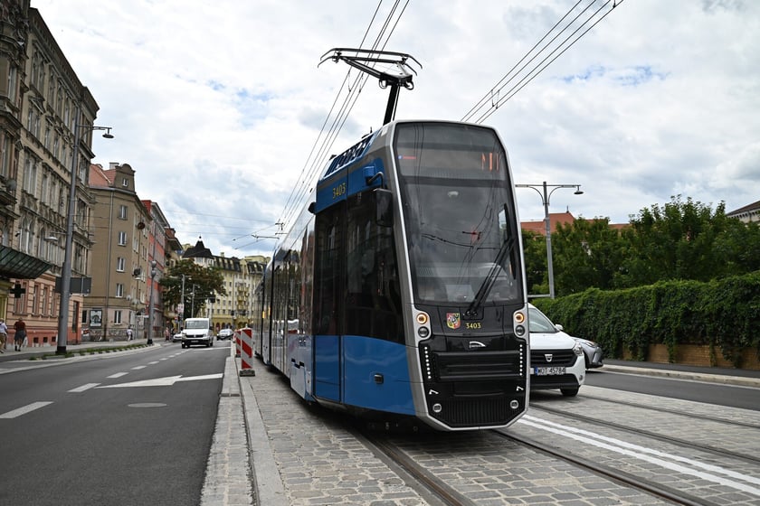Przejazdy próbne tramwajów przez ul. Pomorską.