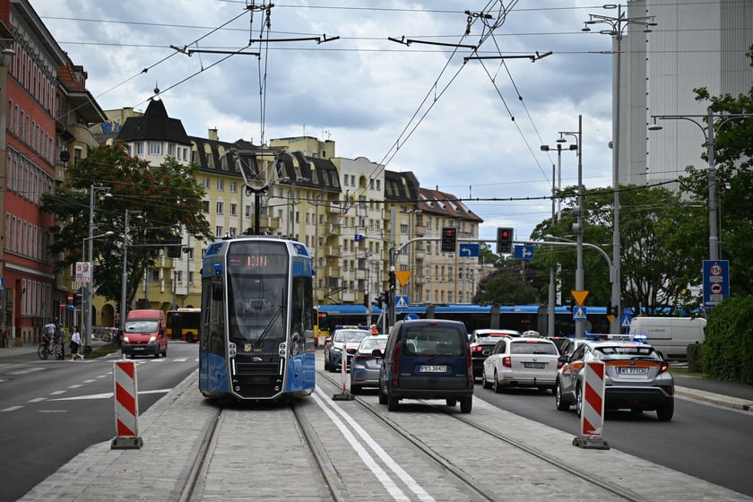 Przejazdy próbne tramwajów przez ul. Pomorską.