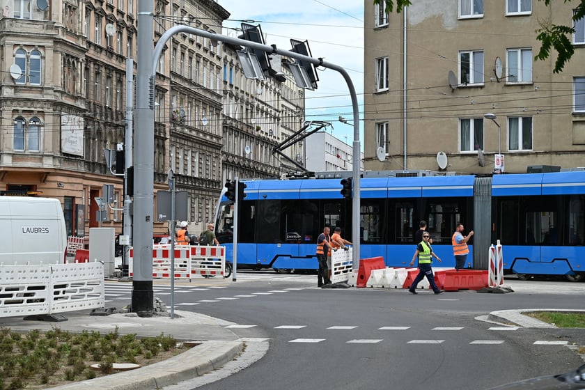 Przejazdy próbne tramwajów przez ul. Pomorską.