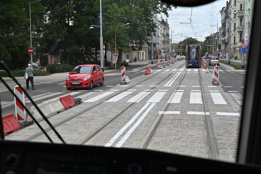 Przejazdy próbne tramwajów przez ul. Pomorską.