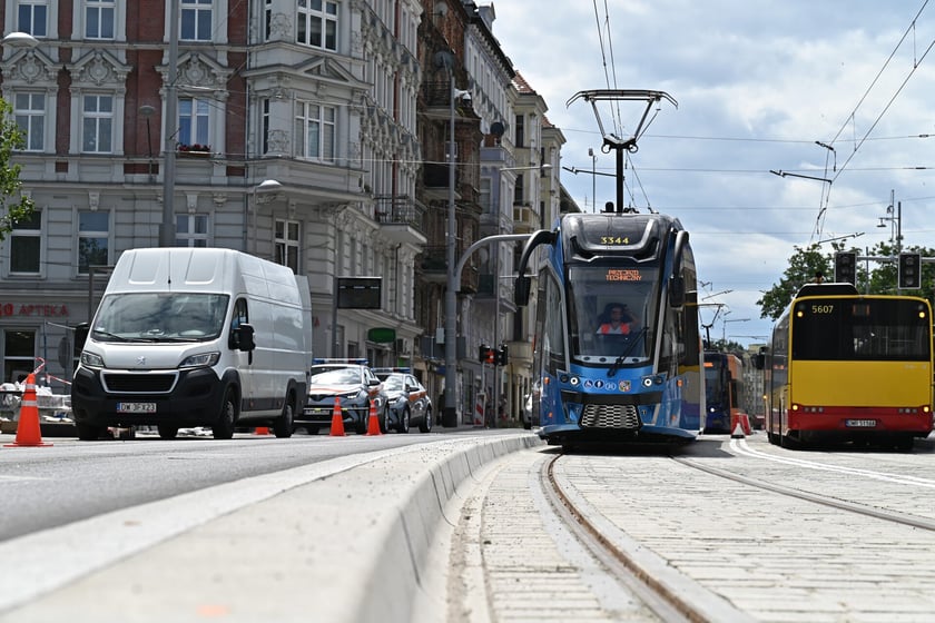 Przejazdy próbne tramwajów przez ul. Pomorską.