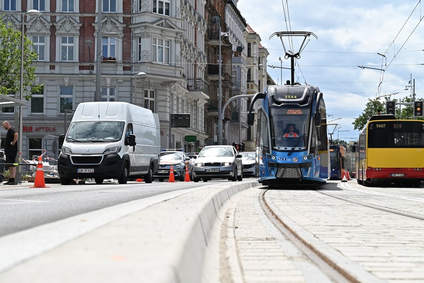 Przejazdy próbne tramwajów przez ul. Pomorską.
