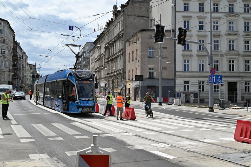 Przejazdy próbne tramwajów przez ul. Pomorską.