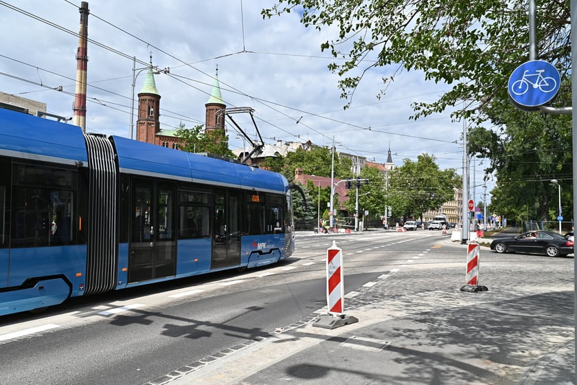 Przejazdy próbne tramwajów przez ul. Pomorską.