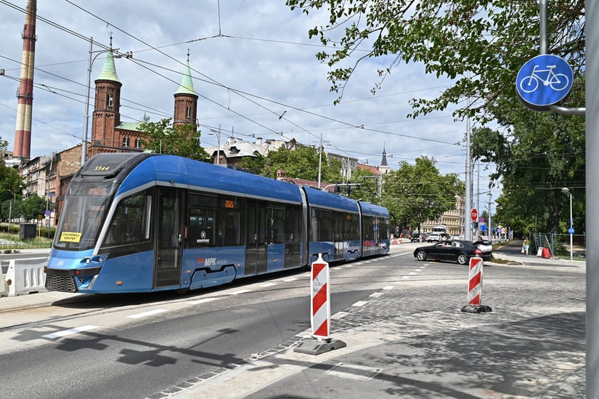 Przejazdy próbne tramwajów przez ul. Pomorską.