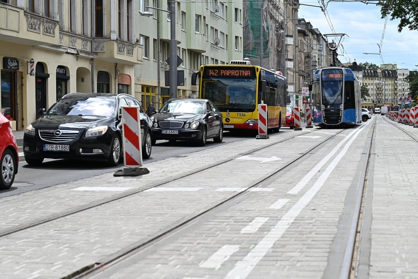 Przejazdy próbne tramwajów przez ul. Pomorską.