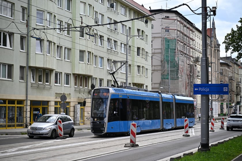 Przejazdy próbne tramwajów przez ul. Pomorską.