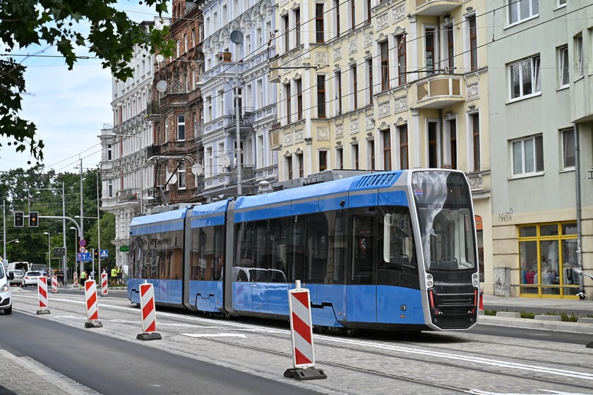 Przejazdy próbne tramwajów przez ul. Pomorską.