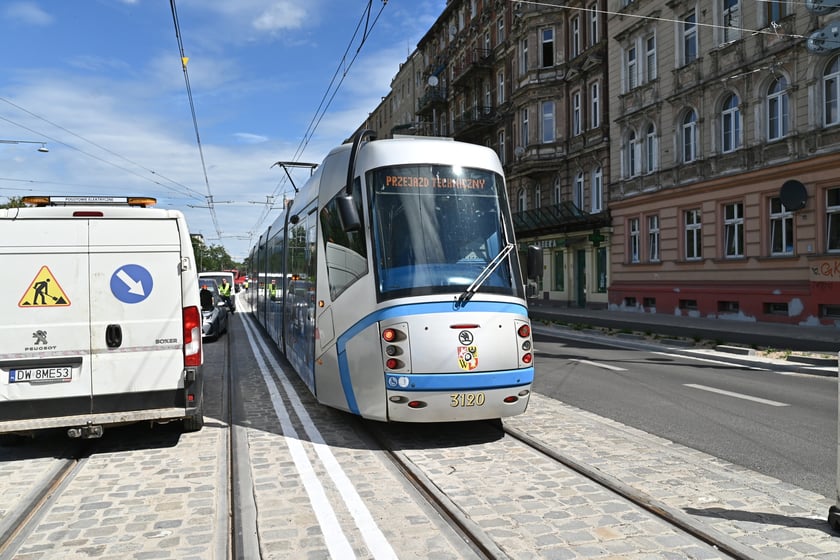 Przejazdy próbne tramwajów przez ul. Pomorską.