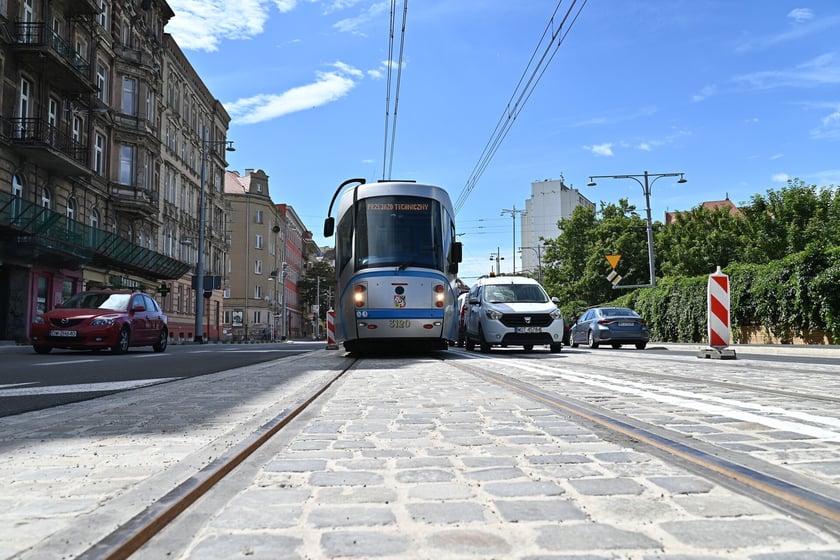 Przejazdy próbne tramwajów przez ul. Pomorską.