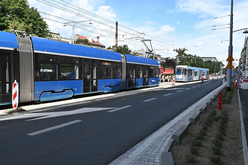 Przejazdy próbne tramwajów przez ul. Pomorską.