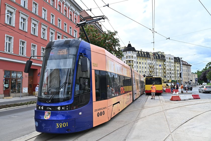 Przejazdy próbne tramwajów przez ul. Pomorską.