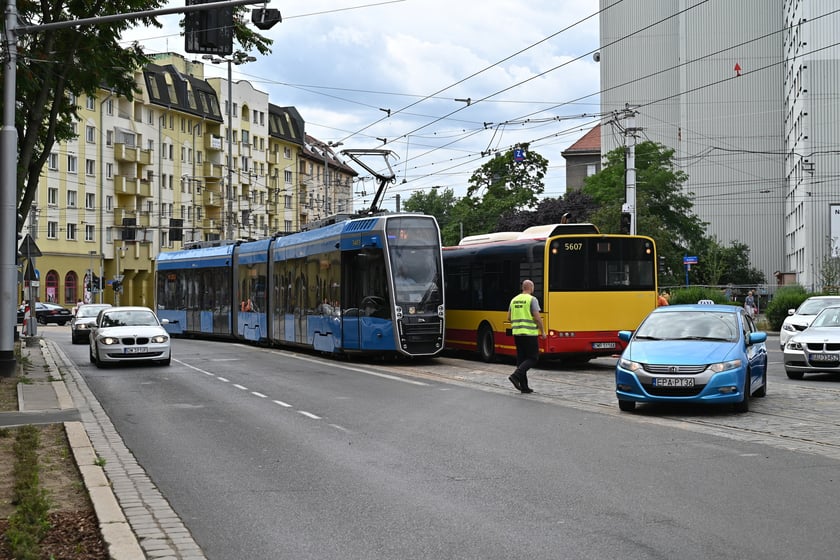 Przejazdy próbne tramwajów przez ul. Pomorską.