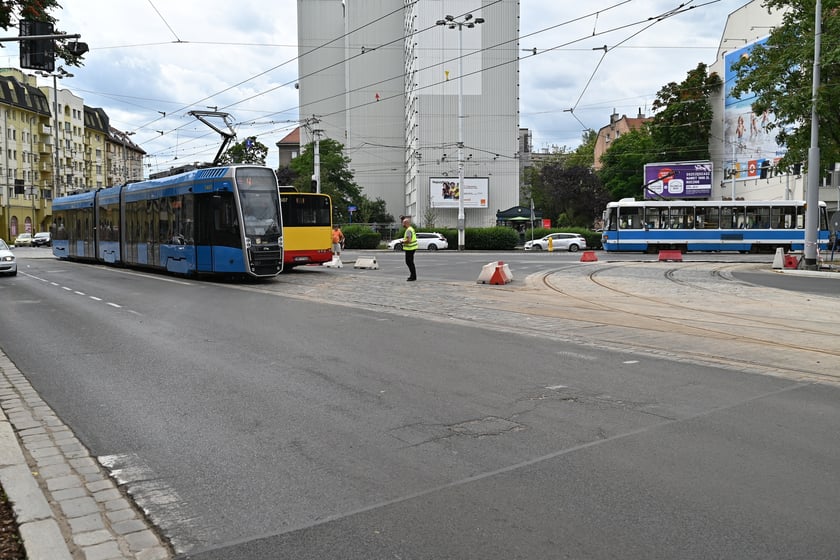 Przejazdy próbne tramwajów przez ul. Pomorską.