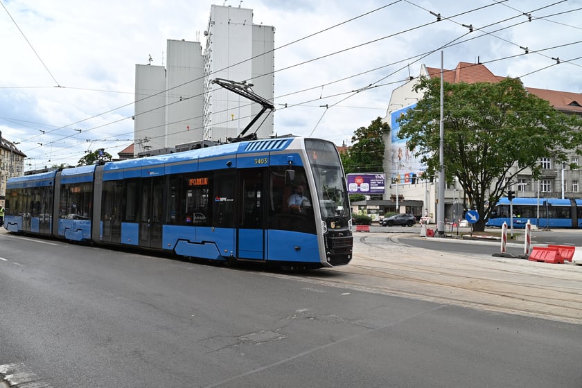 Przejazdy próbne tramwajów przez ul. Pomorską.