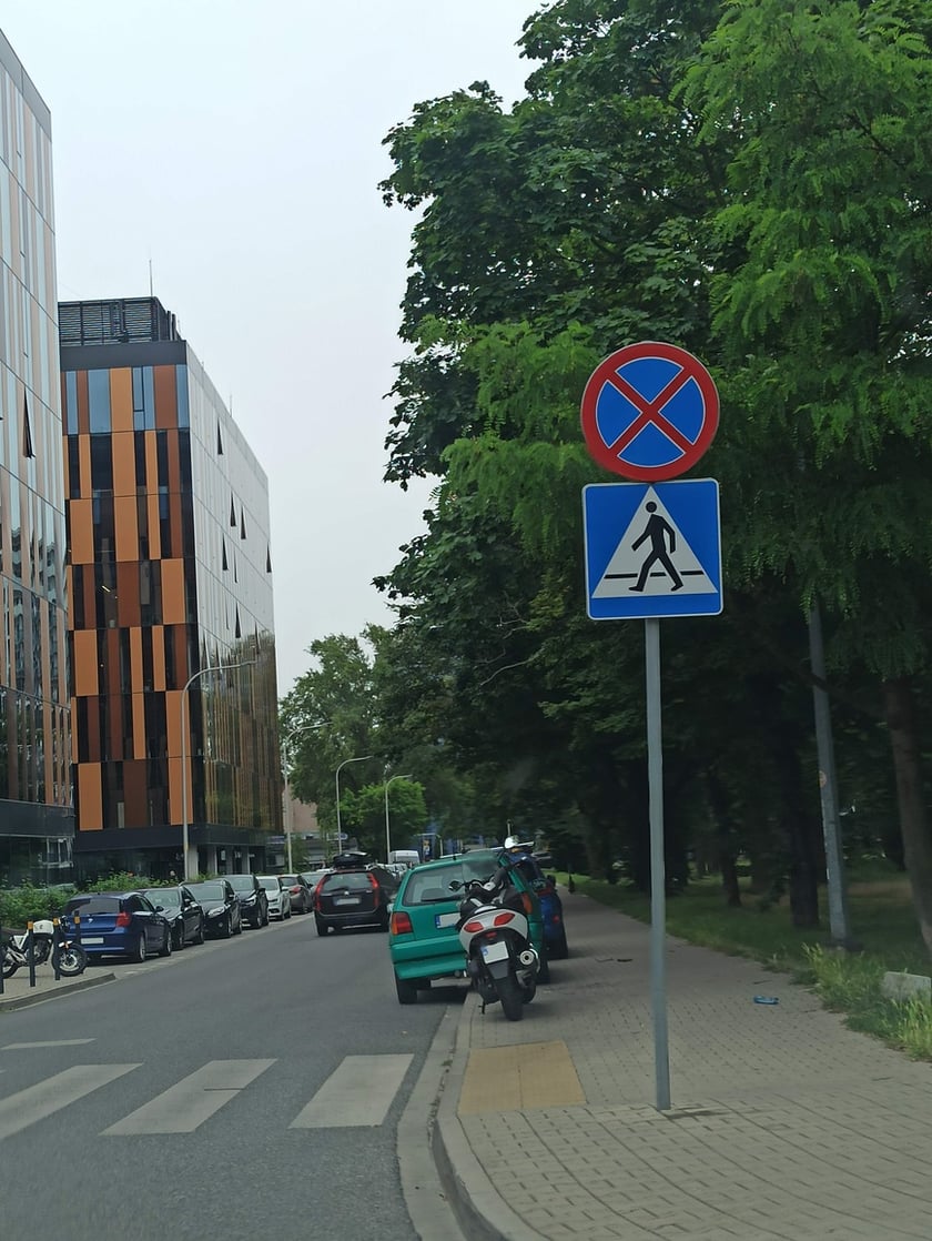 Nieprawidłowo zaparkowany pojazd
