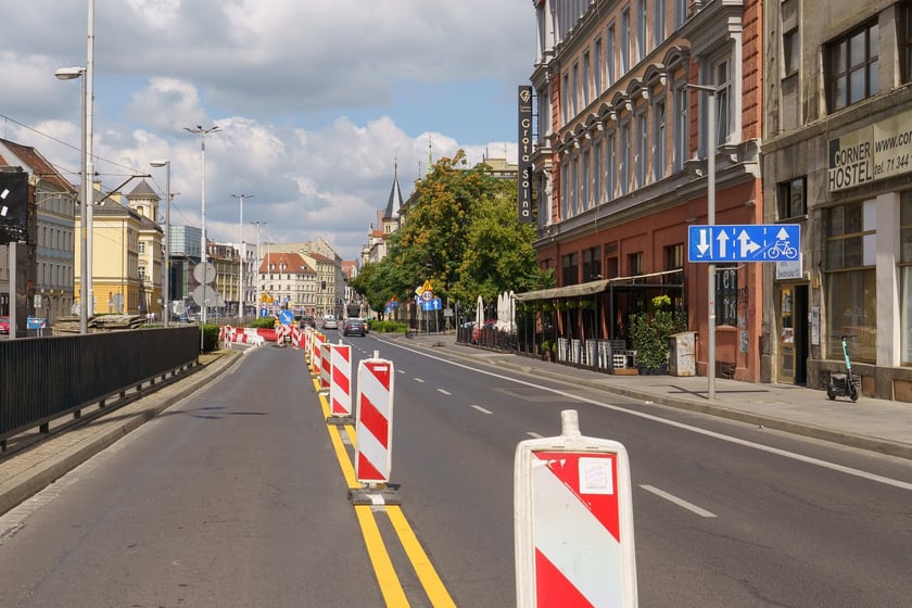 Na ul. Kazimierza Wielkiego MPK wymienia część torowiska oraz rozjazdy w kierunku ul. Szewskiej i Widok.