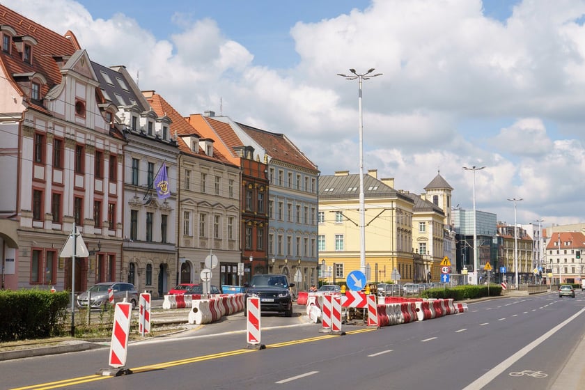 Na ul. Kazimierza Wielkiego MPK wymienia część torowiska oraz rozjazdy w kierunku ul. Szewskiej i Widok.