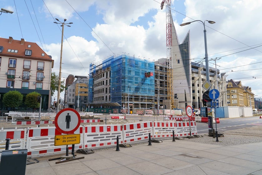 Na ul. Kazimierza Wielkiego MPK wymienia część torowiska oraz rozjazdy w kierunku ul. Szewskiej i Widok.