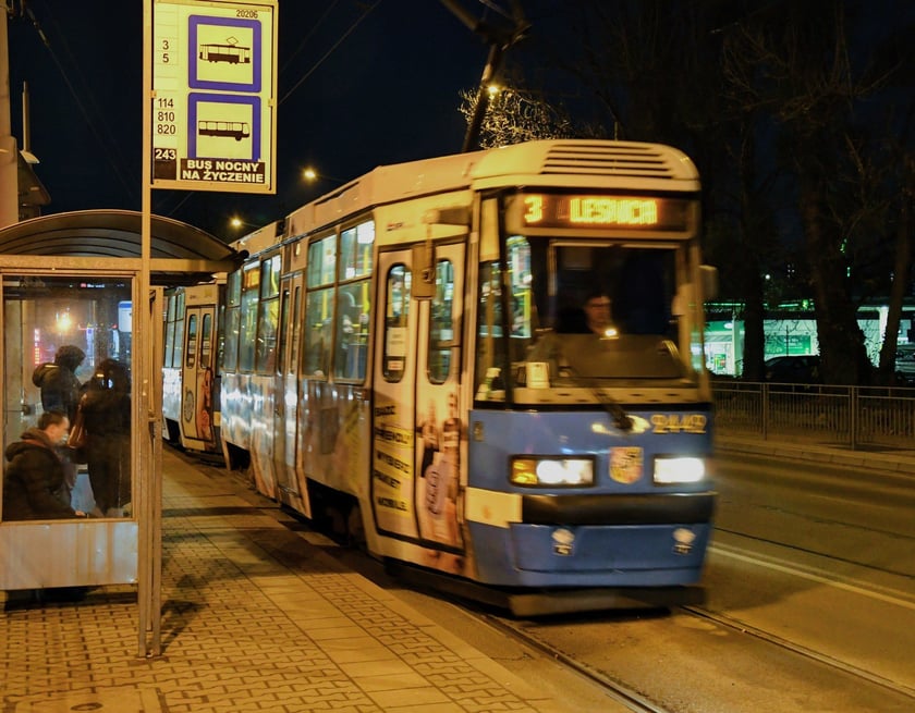 W barwach MPK Wrocław wciąż jeździ około 80 Konstali serii 105 (105Na, 105NWr i 105 NWrAs) wyprodukowanych w latach 1975-1991.