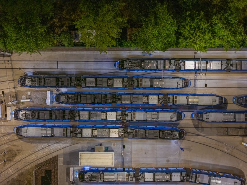 Kilkadziesiąt tramwajów stacjonujących na zajezdni Borek.