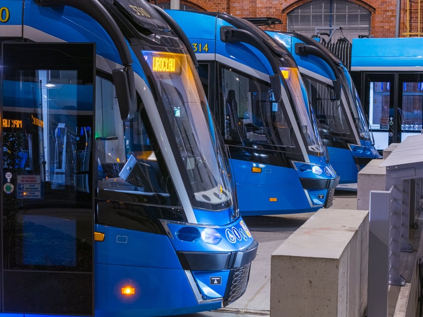 Kilkadziesiąt tramwajów stacjonujących na zajezdni Borek.
