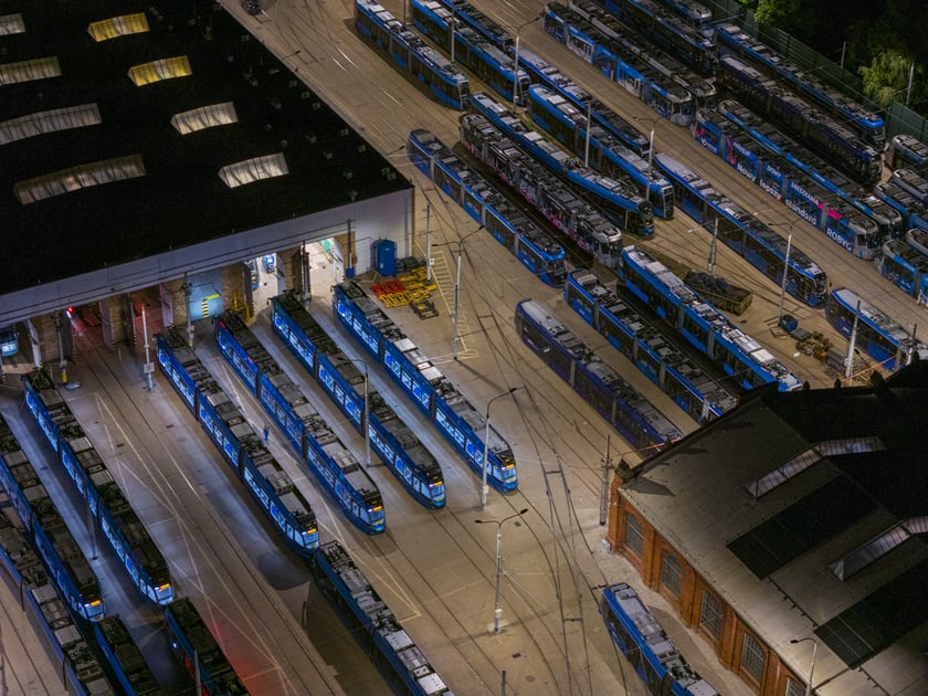 Kilkadziesiąt tramwajów stacjonujących na zajezdni Borek.
